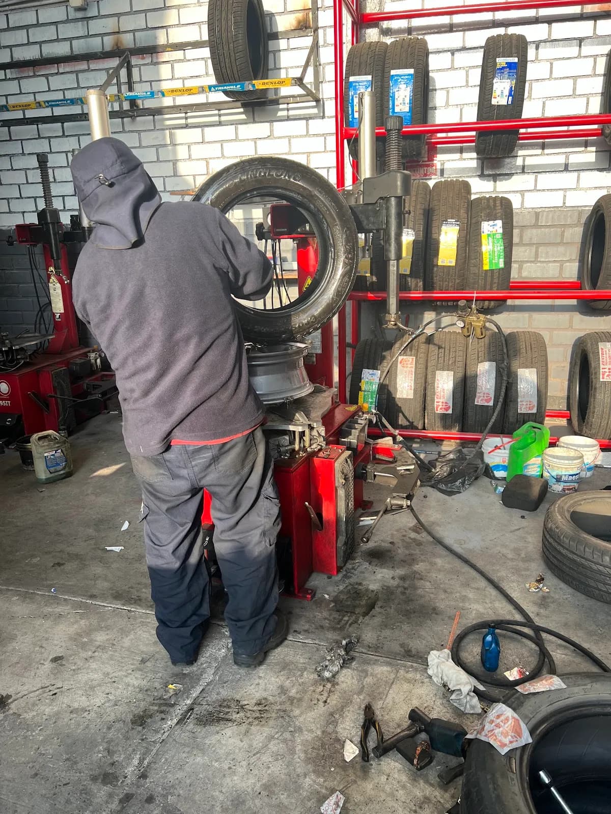 Llanteria, CarWash y Mecánica