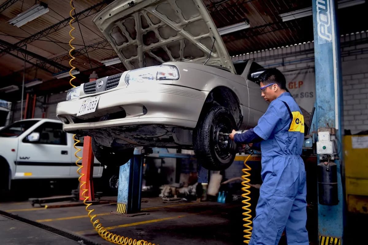 Automotriz Atahualpa ( Planchado y Pintura al horno, Mecánica General )