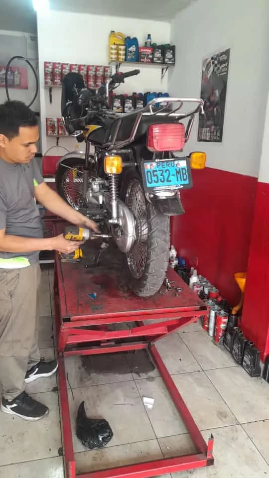 Taller mecanica de motos la isla