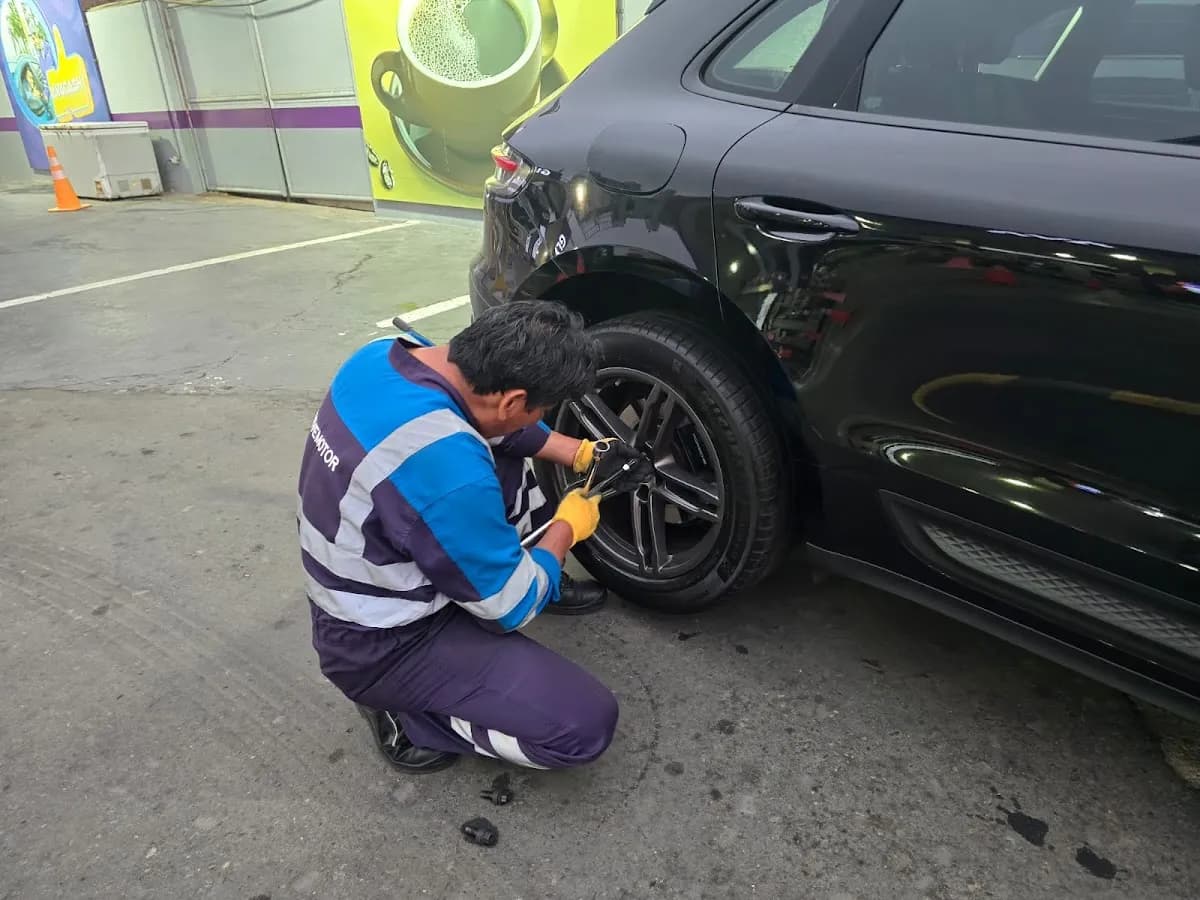 Servicio de reparación de llantas y Mecanica Ligera El Golf
