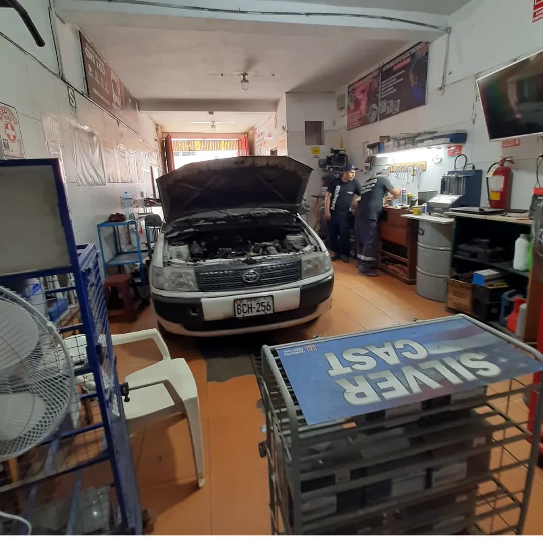 TALLER AUTOMOTRIZ TESLA